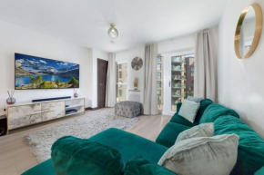 2 Bed Apt freeparking by station